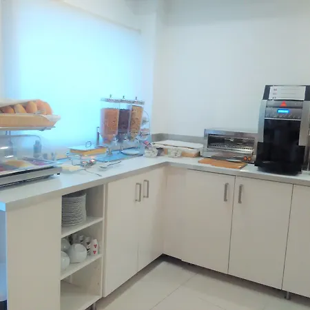 ゲストハウス Sea Garden 4*