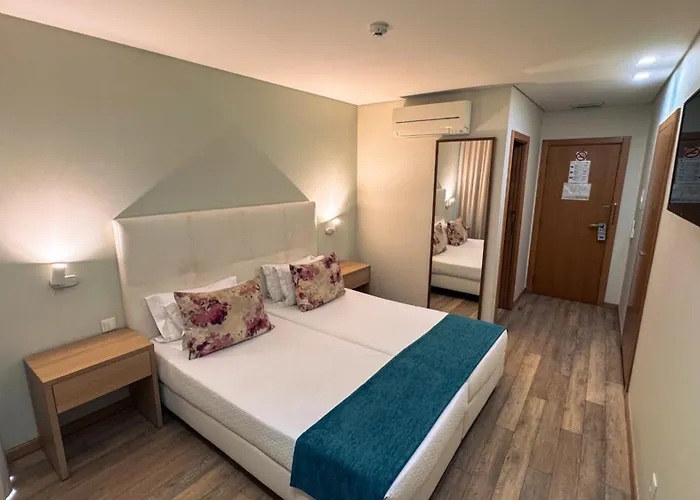 Sea Garden בית הארחה 4*