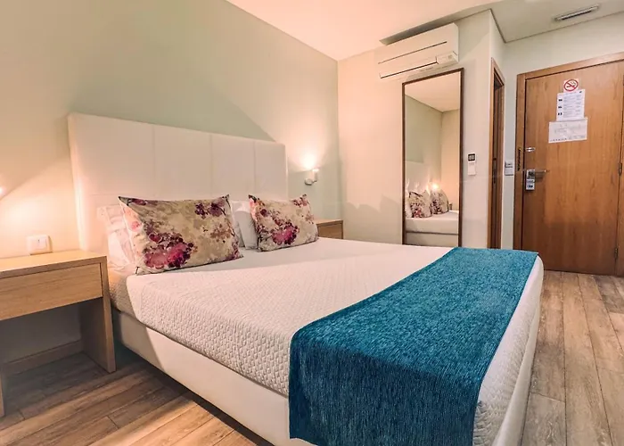 Sea Garden בית הארחה 4*