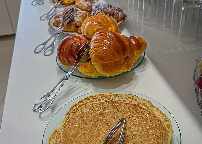 Sea Garden בית הארחה 4*