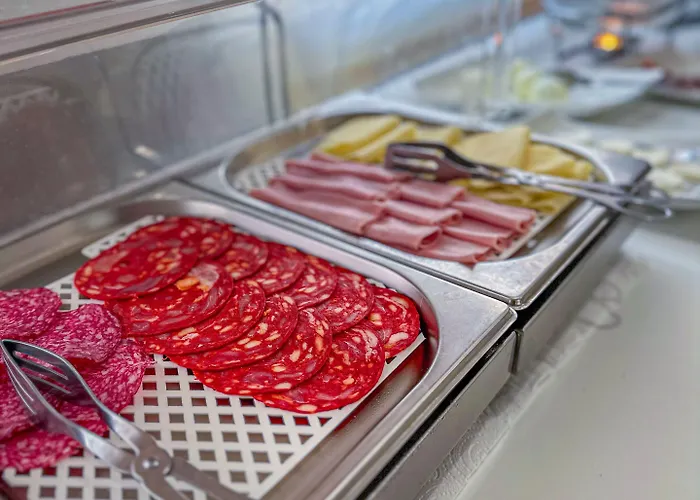 Sea Garden בית הארחה