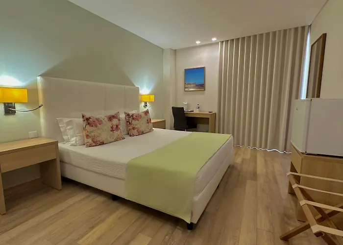 בית הארחה Sea Garden פניש