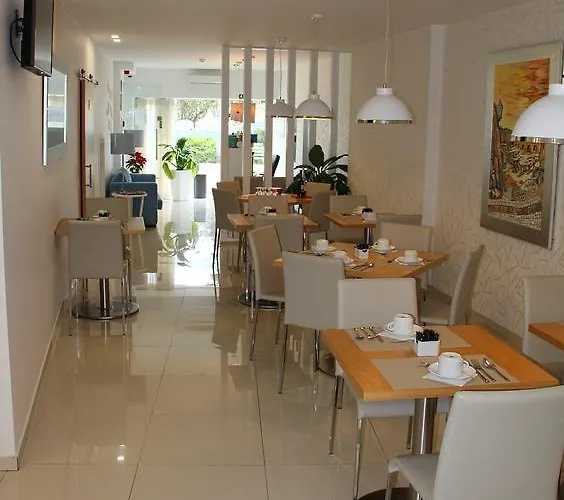 Sea Garden 4* פניש